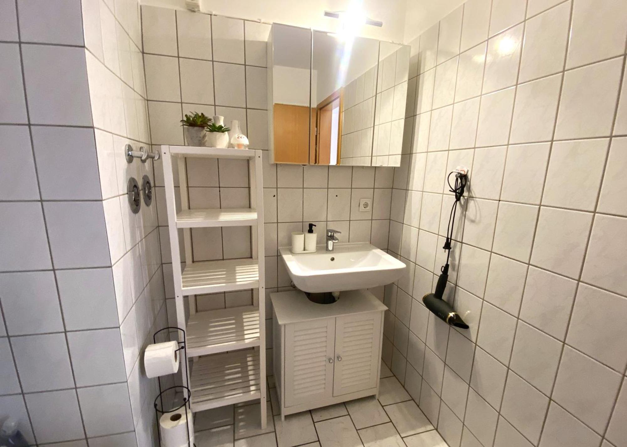 Schoelerberg Apartment Mit Tiefgaragenparkplatz Und Kingsize-Bett Osnabrück Exteriör bild